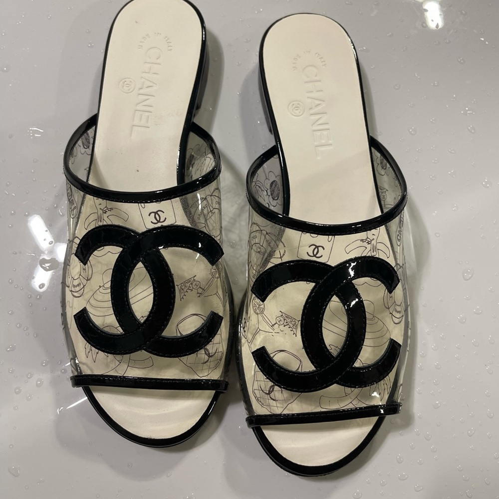 ✨Authentic Chanel Flat Sandal - Picture 2 of 4
